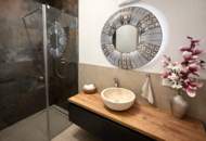 Stilvolle Doppelhaushälfte mit Garten, Designküche und überdachter Terrasse