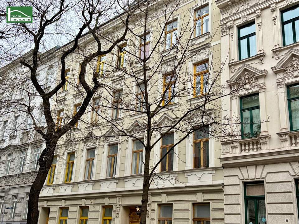 LEERSTEHEND! RENOVIERUNGSBEDÜRFTIGE WOHNUNG IN GEPFLEGTEM ALTBAU! LIFTBENÜTZUNG INKLUSIVE! SCHLAFZIMMER HOFSEITIG!
