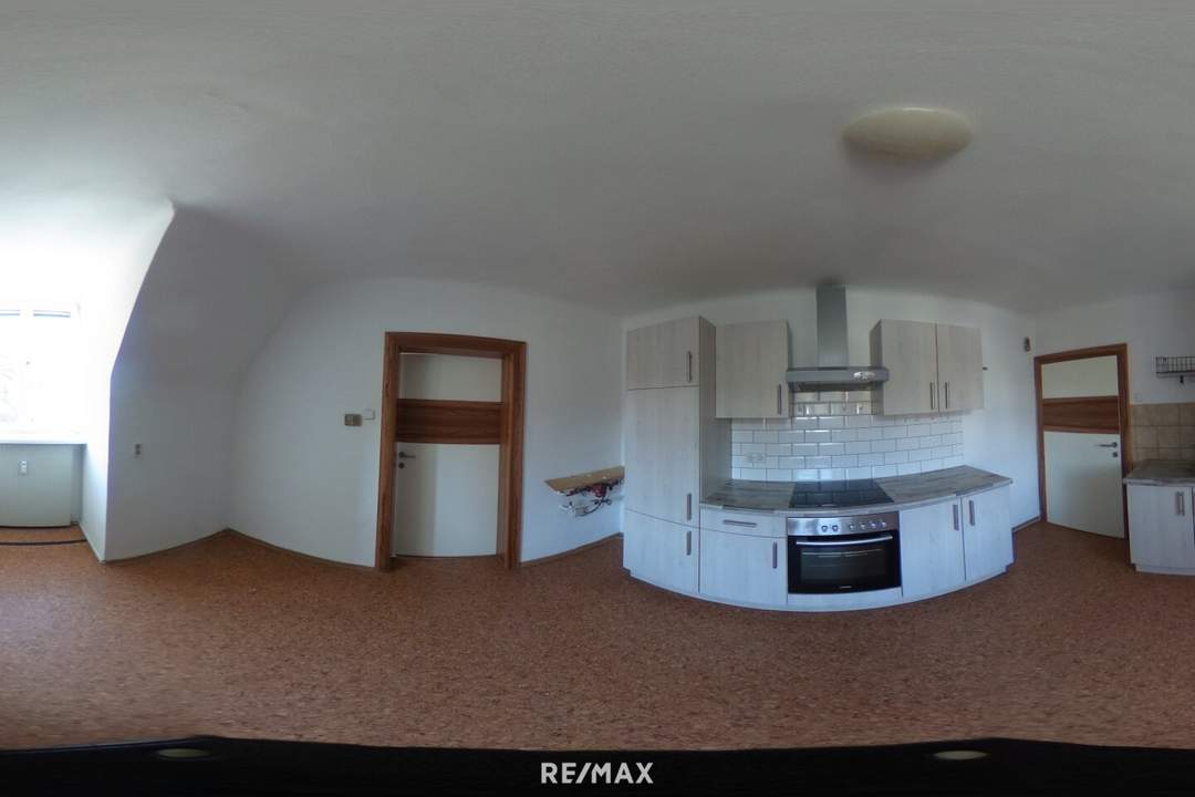 Ruhige, zentral gelegene Wohnung im Dachgeschoss mit Autoabstellplatz