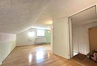 "Haus mit Garten, Pool, und Garage"