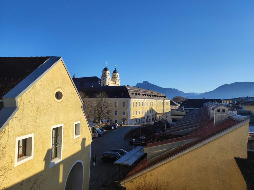 Wohnjuwel mit 4 Zimmern, Balkon und Schlossblick Barrierefrei, in zentraler Lage, mit Tiefgarage und Balkon und vielen Extras!