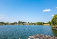 Uferparzelle am Steinbrunner See mit entzückendem Ferienhaus