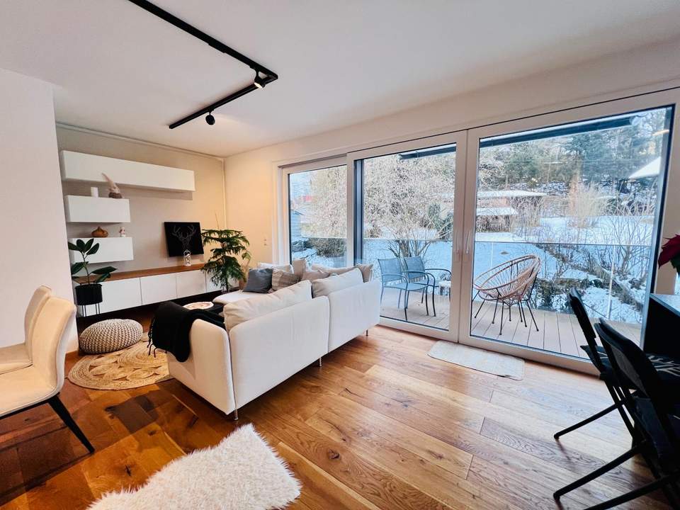 Exklusive 3-Zimmer-Wohnung inkl. 2 Carports