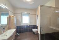 Klassisches Dreigiebelhaus mit eigenem Sonnen- Salar- Heizkraftwerk in Ruhelage an einer Sackgasse