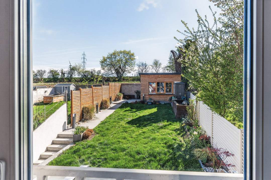 Moderne 5-Zimmer-Wohnung mit Garten, Outdoorbereich und Stellplatz