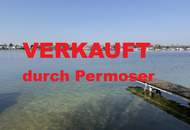 UFERPARZELLE mit privatem Badesteg und renovierungsbedürftigen Badehäuschen beim Yachtclub - auf Pachtgrund