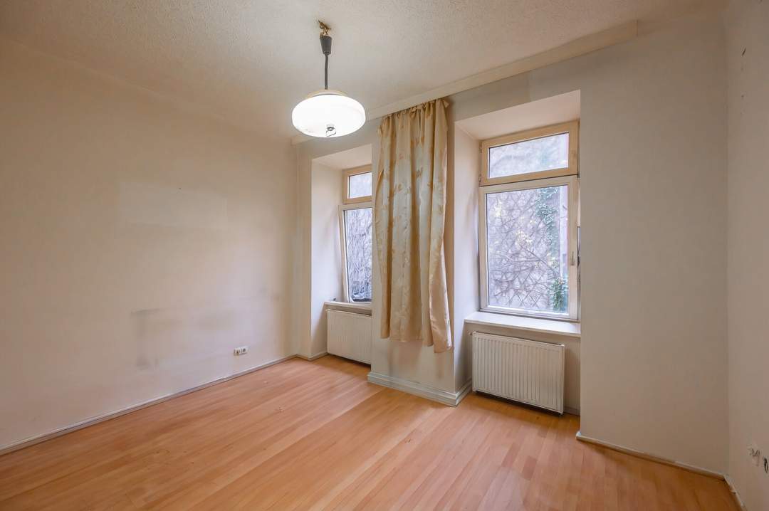 ***NEU*** Sanierungsobjekt in Toplage – 2-Zimmer-Altbau mit viel Gestaltungsspielraum