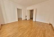 Schöne 3,5-Zimmer-Altbauwohnung mit Balkon in der Heinrichstraße