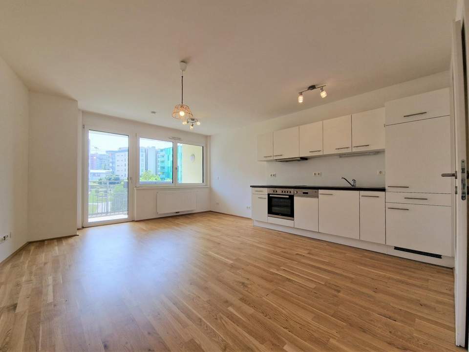 Lichtdurchflutete 1-Zimmer-Neubauwohnung mit großer Süd-Loggia (Ab Juni)