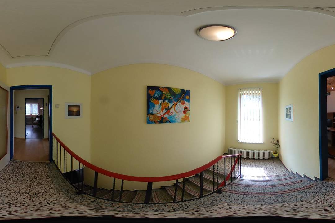 Einfamilienwohnhaus mit Pool