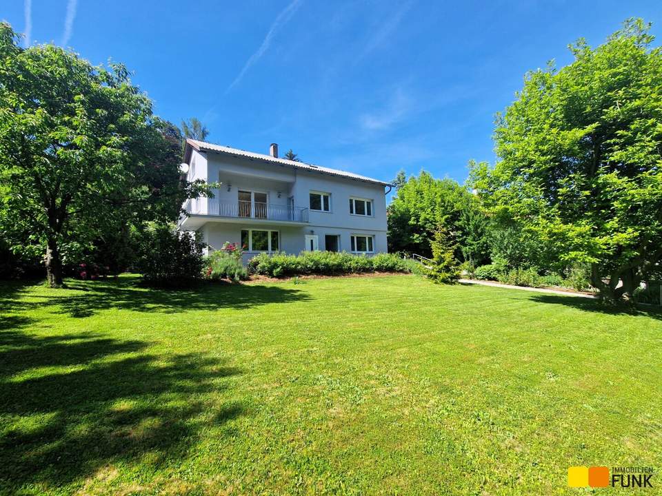 Großzügiges Haus mit Traumgarten