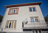 Zwei Häuser, ein Grundstück: Ihr neues Zuhause mit laufenden Mieteinnahmen