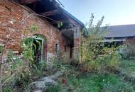 Traditioneller Vierkanthof im Dornröschenschlaf