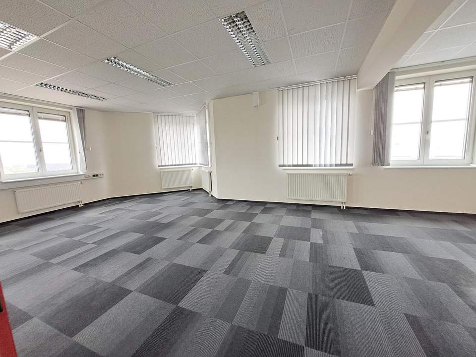 Büroflächen von ca. 100m² -270m², im Gewerbegebiet! neben der Autobahnauffahrt der S33
