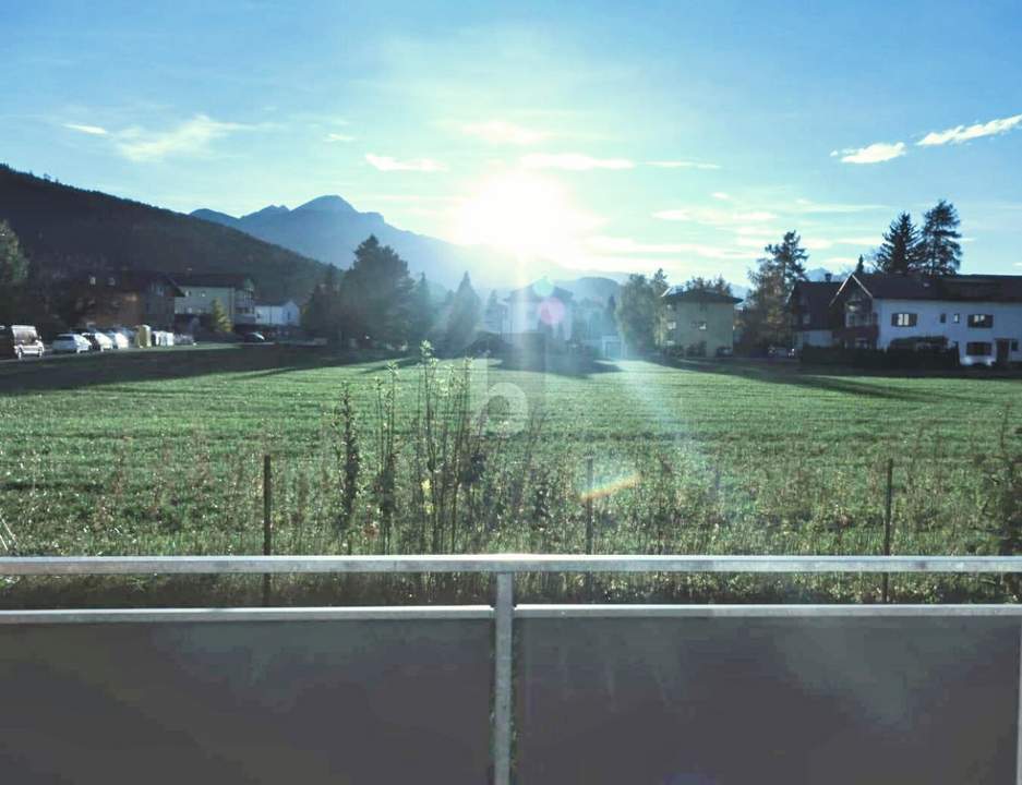 PERFEKT ANGEBUNDEN MIT SONNIGER LOGGIA &amp; BLICK INS GRÜNE