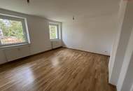 Modernisiert - hochwertig - durchdacht: diese 2,5-Zimmer Wohnung in hervorragender Lage überzeugt mit stilvoller Sanierung, ebenerdiger Dusche, hochwertigen Böden und viel Stauraum im großzügigen Kellerabteil - perfekt für Paare oder kleine Familien!