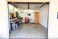 WOHNBAUGRUNDSTÜCK: Grünes Paradies in Stadtnähe mit teilweiser Bebauung: 2 Garagen + Wohnwagencarport + Keller, ....