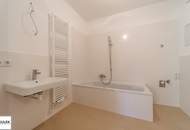 Wohnen in Hirschstetten: großzügige Familien Wohnung (4 Zimmer) mit Balkon und Grünblick - ab 1.7.(!)