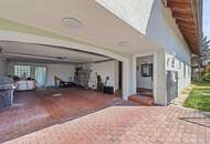 Großzügiges Familiendomizil mit uneinsichtigem Garten, Hallenbad, Sauna und Garage für 2 PKW