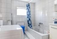 Ihre Lebenschance: Charmantes Zweifamilienhaus mit Pool & Gartenparadies!