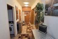 Renovierungsbedürftige 2-3 Zimmer-Wohnung in Schönbrunn Nähe mit Loggia & PKW Stellplatz