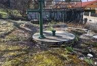 SONNIGER BAUGRUND MIT ABRUCHOBJEKT