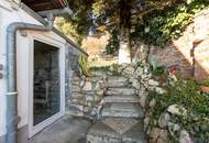 ENTZÜCKENDES KLEINFAMILIENHAUS MIT WEINKELLER / SCHÖNER GARTEN MIT TERRASSE, GRILLHÜTTE UND SCHUPFEN / VIEL POTENZIAL / RUHIGE SIEDLUNGSLAGE