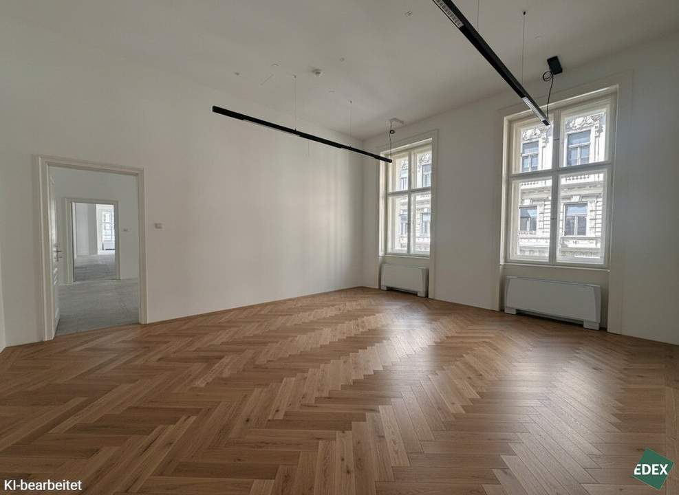 Erstbezug nach Sanierung – Repräsentatives Altbau-Büro nahe Rathaus mit Terrasse