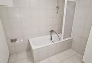 INNSTASSE, unbefristete 67 m2 Altbau, 2 Zimmer, Komplettküche, Wannenbad, Parketten, 3. Liftstock