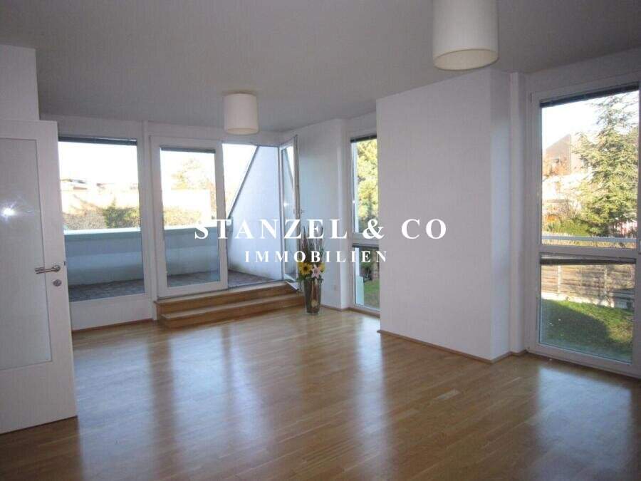 SONNIGES 3-ZIMMER-DACHGESCHOSS MIT TERRASSE ( BJ 2007 )