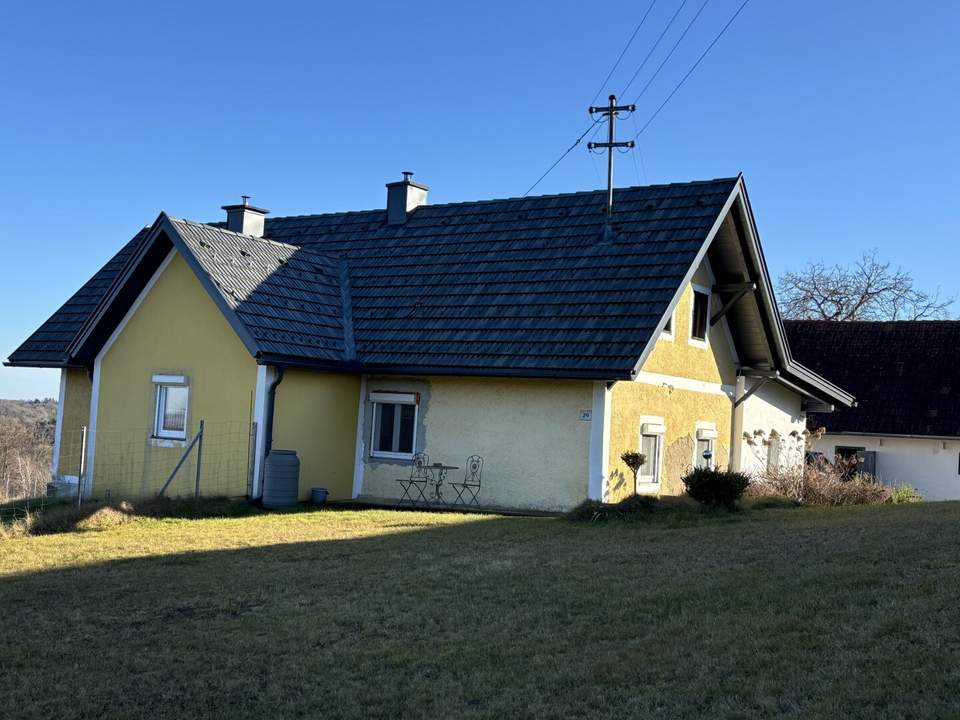 Wohnhaus/Ferienhaus inkl. Wirtschaftsgebäude mit wunderschöner Aussicht