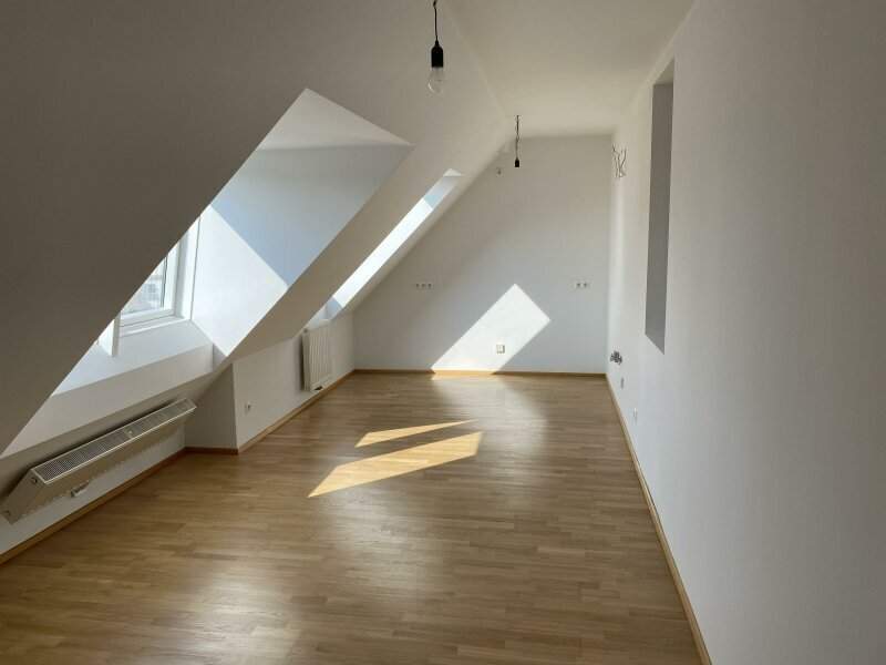 Dachgeschosswohnung in 1100 Wien: 4 Zimmer, Balkon, modern und großzügig! nur 399.000,-