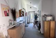 Tolles Zweifamilienhaus mit Einliegerwohnung, sonniger Terrasse, Keller, Doppelgarage und Pool!