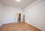 **Hannovermarkt** Renovation Opportunity: Charming 3-Room Period Apartment with Balcony and Airbnb Potential
