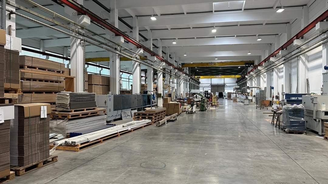 "Großzügige Lagerhalle!"