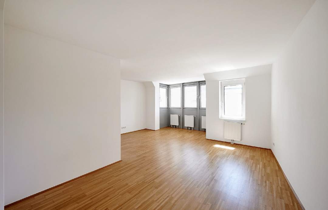 Urban wohnen mit Grün ums Eck – 2-Zimmer-Altbauwohnung in Toplage