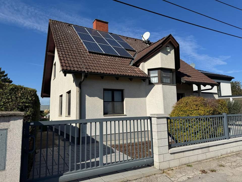 Privat | Großzügiges Einfamilienhaus im Erstbesitz mit Pool, Sauna, großem Garten in 1220 Wien