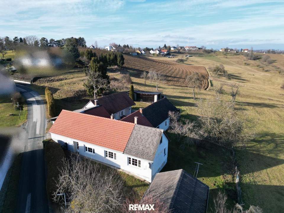 "DREIKANTHOF" mit ca. 9.436 m² Grund und diversen Nebengebäuden in Ruhelage