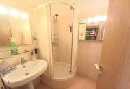 ZENTRALE 2-ZIMMERWOHNUNG IN OBERLAA