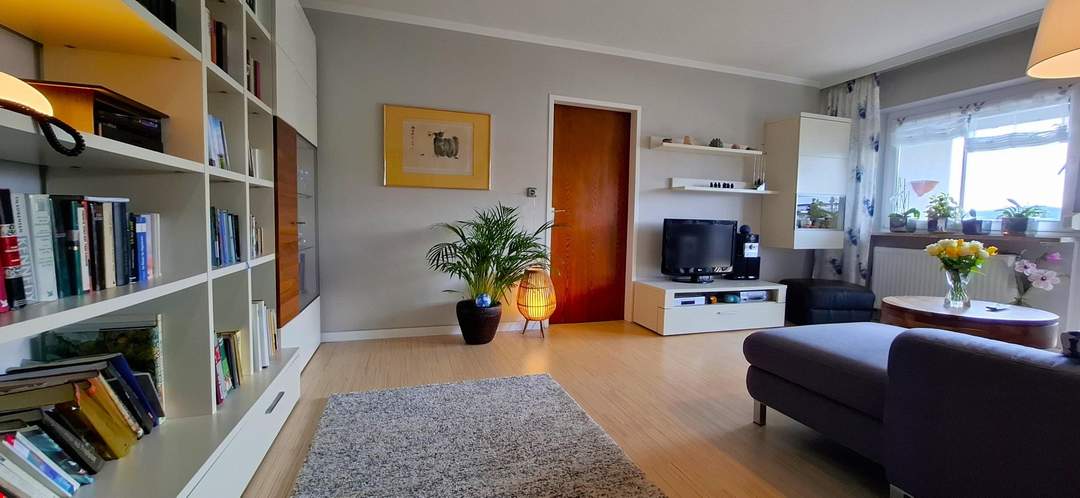 Familienhit - 4.Zi.-Wohnung mit Loggia und Einzelgarage