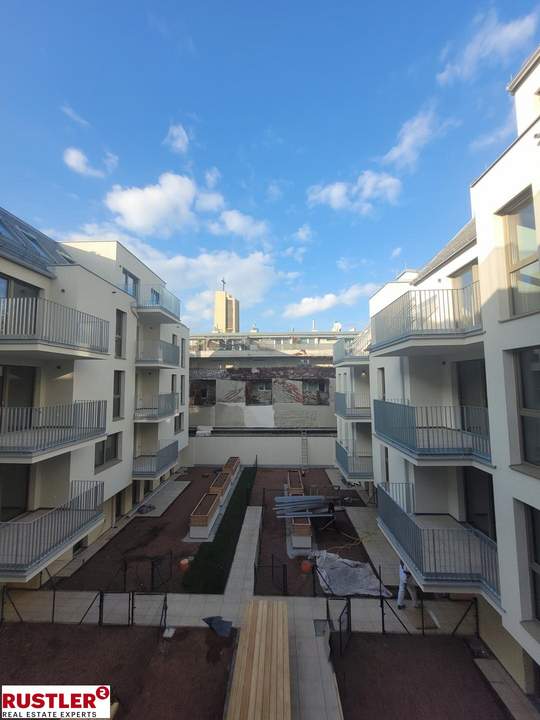 Anleger aufgepasst!! | top vermietet| Neubauhit - 3-Zimmerwohnung mit Balkon in Hofruhelage