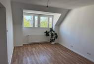 Top sanierte Dachgeschosswohnung in 1180 Wien – ideal für Singles & Paare