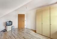Modernes Einfamilienhaus mit Pool und Photovoltaik