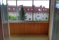 Helle Wohnung, generalsaniert mit neuer Küche, Bad, Elektrik etc,. in ruhiger Lage.