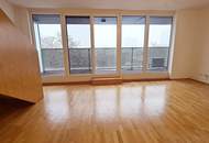 FERNBLICK, DACHGESCHOSS, 102 m2 Maisonette, 3 Zimmer, Komplettküche, Wannenbad, Parketten, Innstraße