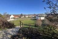 Haus in Grünruhelage mit offener Terrasse, Balkon und Garage