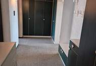 Renovierungsbedürftige 4 Zimmer Wohnung mit Loggia