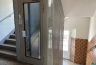 Direkt am Schweizergarten: Schöne 2-Zimmer-Wohnung mit separater Küche