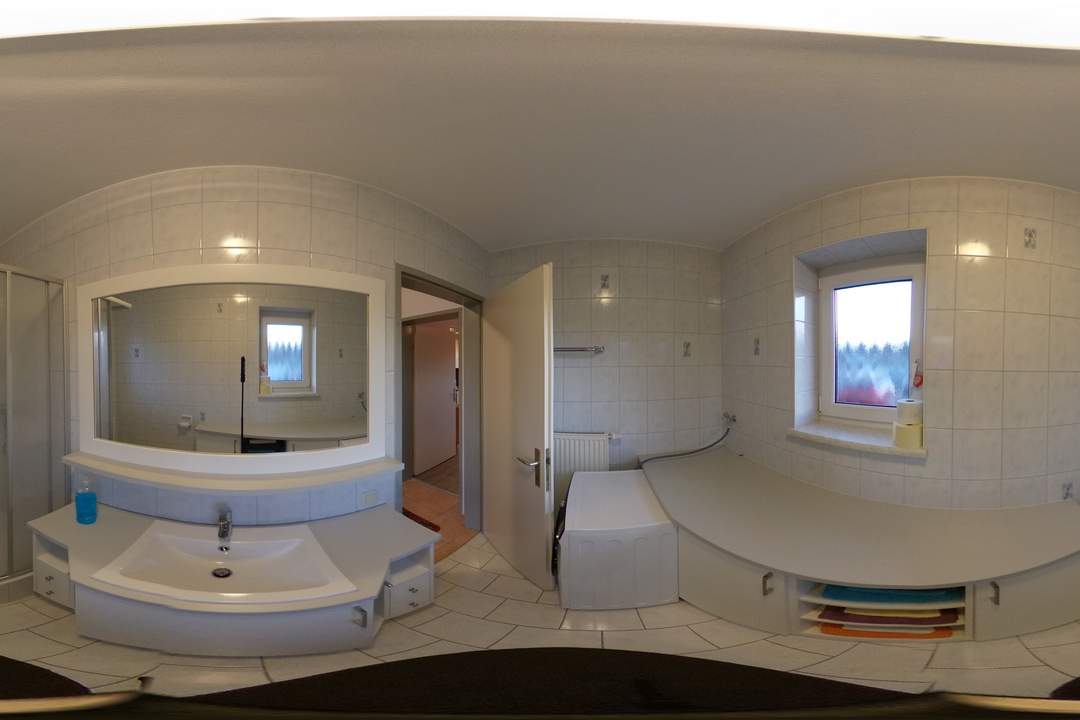 Sonnige Terrassenwohnung mit Reihenhauscharakter für Golf- und Thermenliebhaber