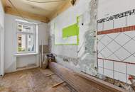 Helle Altbauwohnung inklusive Balkon - sanierungsbedürftig